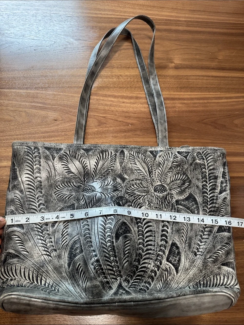 Leaders in leather bag - Picture 11 of 13